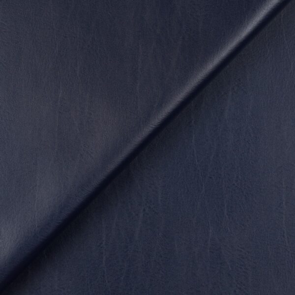 Similpelle in fogli in poliestere. Cos'è la similpelle? E' una riproduzione molto fedele della vera pelle. Questo prodotto non ha origine animale. Si tratta di un prodotto industriale. Morbida al tatto