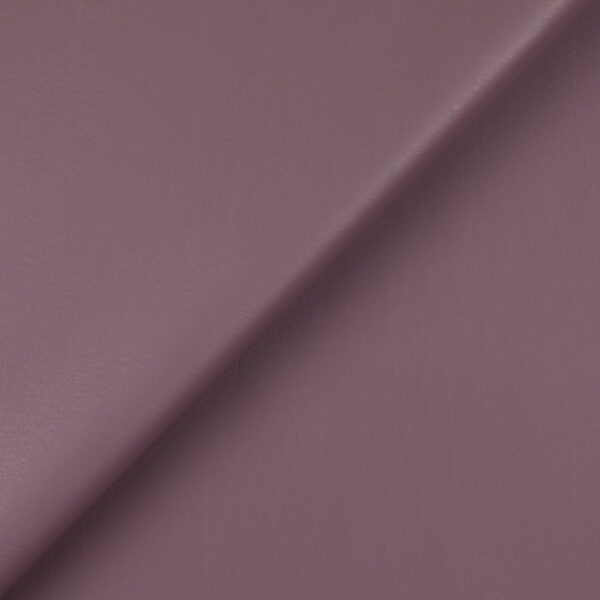 Similpelle in fogli in poliestere. Cos'è la similpelle? E' una riproduzione molto fedele della vera pelle. Questo prodotto non ha origine animale. Si tratta di un prodotto industriale. Morbida al tatto