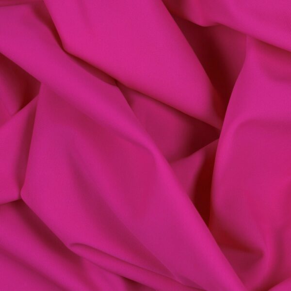 Tessuto Lycra Opaca. Si tratta di un materiale creato apposta per aderire alla figura corporea. Elastico e allungabile è dunque molto usato nel mondo dello sport