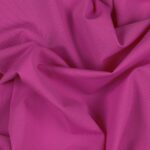 Tessuto Lycra Opaca. Si tratta di un materiale creato apposta per aderire alla figura corporea. Elastico e allungabile è dunque molto usato nel mondo dello sport