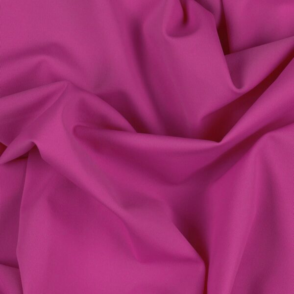 Tessuto Lycra Opaca. Si tratta di un materiale creato apposta per aderire alla figura corporea. Elastico e allungabile è dunque molto usato nel mondo dello sport