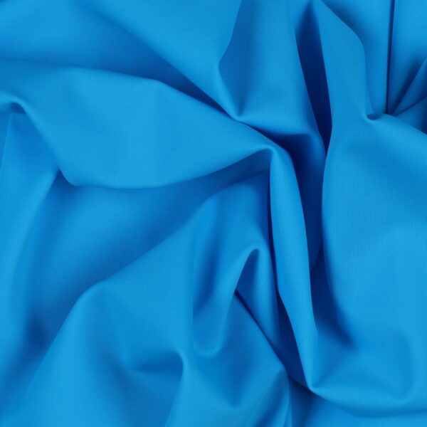 Tessuto Lycra Opaca. Si tratta di un materiale creato apposta per aderire alla figura corporea. Elastico e allungabile è dunque molto usato nel mondo dello sport