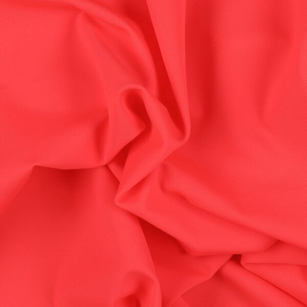 Tessuto Lycra Opaca. Si tratta di un materiale creato apposta per aderire alla figura corporea. Elastico e allungabile è dunque molto usato nel mondo dello sport