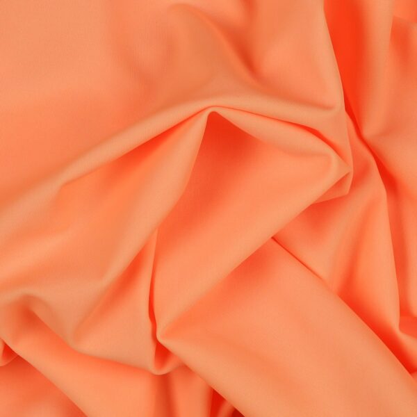 Tessuto Lycra Opaca. Si tratta di un materiale creato apposta per aderire alla figura corporea. Elastico e allungabile è dunque molto usato nel mondo dello sport