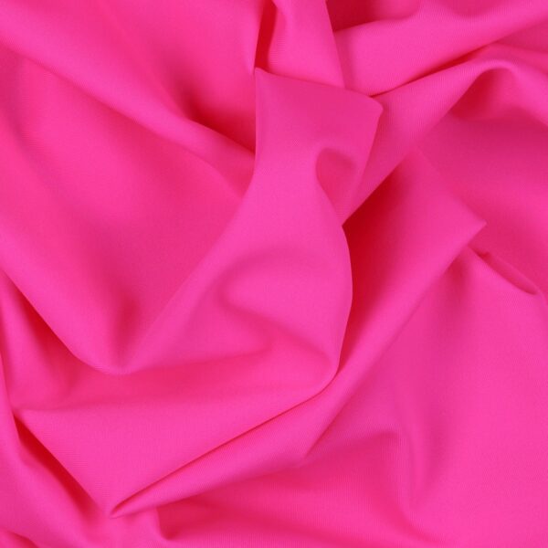 Tessuto Lycra Opaca. Si tratta di un materiale creato apposta per aderire alla figura corporea. Elastico e allungabile è dunque molto usato nel mondo dello sport