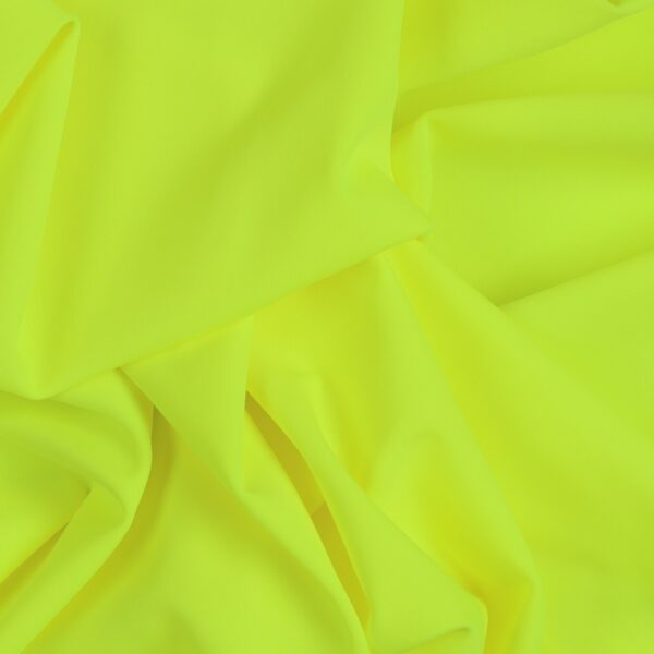 Tessuto Lycra Opaca. Si tratta di un materiale creato apposta per aderire alla figura corporea. Elastico e allungabile è dunque molto usato nel mondo dello sport