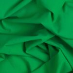 Tessuto Lycra Opaca. Si tratta di un materiale creato apposta per aderire alla figura corporea. Elastico e allungabile è dunque molto usato nel mondo dello sport