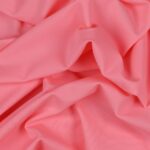 Tessuto Lycra Opaca. Si tratta di un materiale creato apposta per aderire alla figura corporea. Elastico e allungabile è dunque molto usato nel mondo dello sport