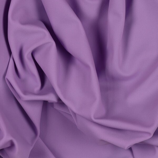 Tessuto Lycra Opaca. Si tratta di un materiale creato apposta per aderire alla figura corporea. Elastico e allungabile è dunque molto usato nel mondo dello sport