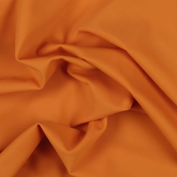 Tessuto Lycra Opaca. Si tratta di un materiale creato apposta per aderire alla figura corporea. Elastico e allungabile è dunque molto usato nel mondo dello sport