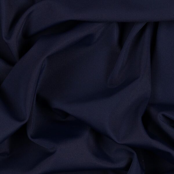 Tessuto Lycra Opaca. Si tratta di un materiale creato apposta per aderire alla figura corporea. Elastico e allungabile è dunque molto usato nel mondo dello sport