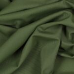 Tessuto Lycra Opaca. Si tratta di un materiale creato apposta per aderire alla figura corporea. Elastico e allungabile è dunque molto usato nel mondo dello sport