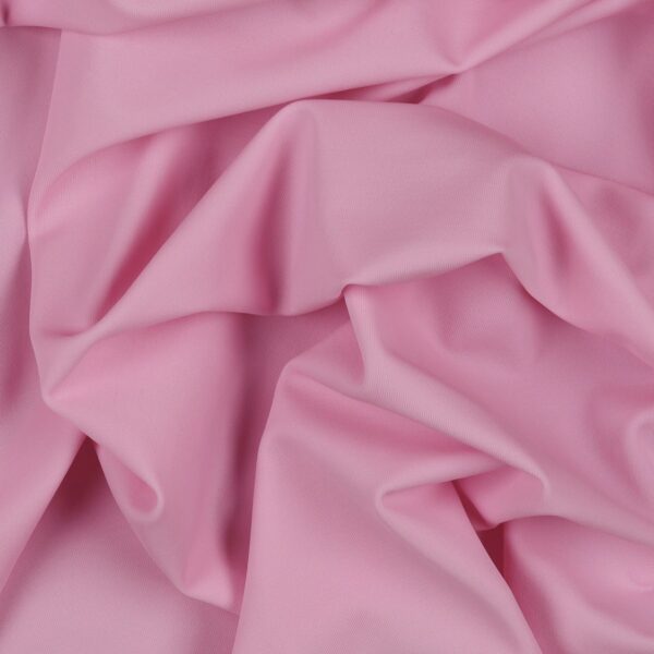 Tessuto Lycra Opaca. Si tratta di un materiale creato apposta per aderire alla figura corporea. Elastico e allungabile è dunque molto usato nel mondo dello sport