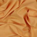Tessuto Lycra Opaca. Si tratta di un materiale creato apposta per aderire alla figura corporea. Elastico e allungabile è dunque molto usato nel mondo dello sport