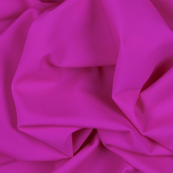 Tessuto Lycra Opaca. Si tratta di un materiale creato apposta per aderire alla figura corporea. Elastico e allungabile è dunque molto usato nel mondo dello sport