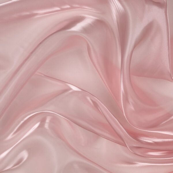 Dettaglio organza lucida rosa baby - trasparenza e riflessi