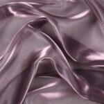 Dettaglio organza lucida malva perlato - trasparenza e riflessi