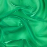 Dettaglio organza lucida verde bandiera - trasparenza e riflessi