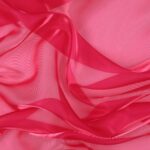 Dettaglio organza lucida corallo - trasparenza e riflessi