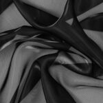 Dettaglio organza lucida nero - trasparenza e riflessi